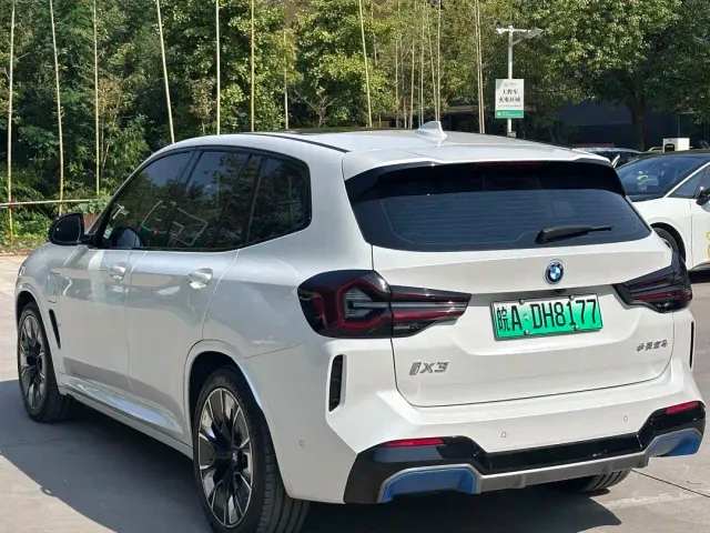 BMW iX3 — Фото автомобиля 12