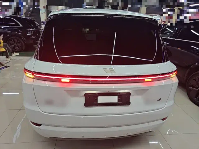 Li Auto L9 — Фото автомобиля 5