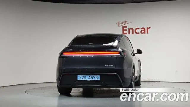 Tesla Model Y — Фото автомобиля 4