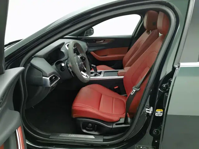 Jaguar XEL — Фото автомобиля 10