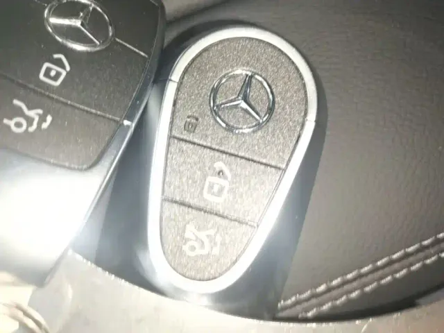 Mercedes-Benz E-Class — Фото автомобиля 8