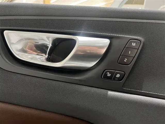 Volvo XC60 — Фото автомобиля 19