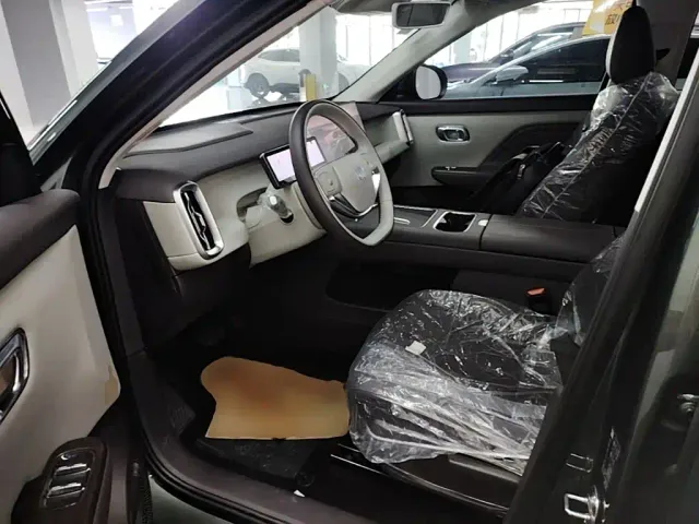Leapmotor B10 — Фото автомобиля 15
