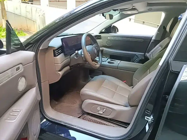 IM Motors LS6 — Фото автомобиля 15