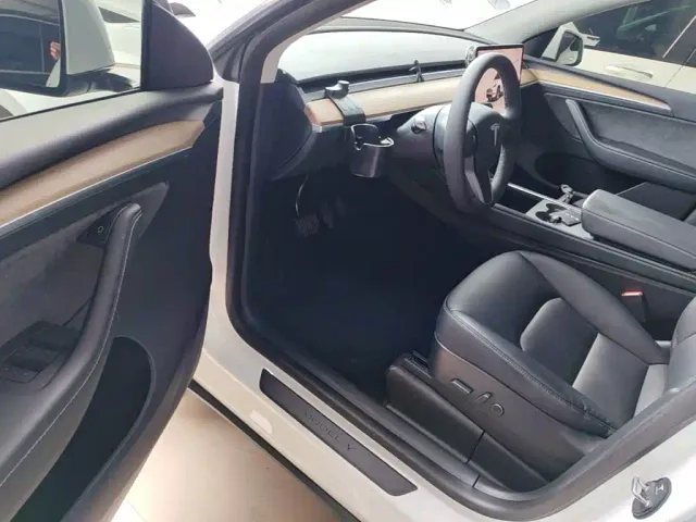 Tesla Model Y — Фото автомобиля 15