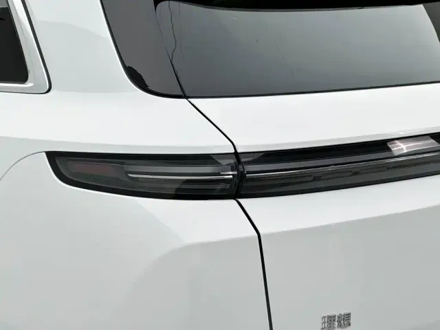 Li Auto L7 — Фото автомобиля 9