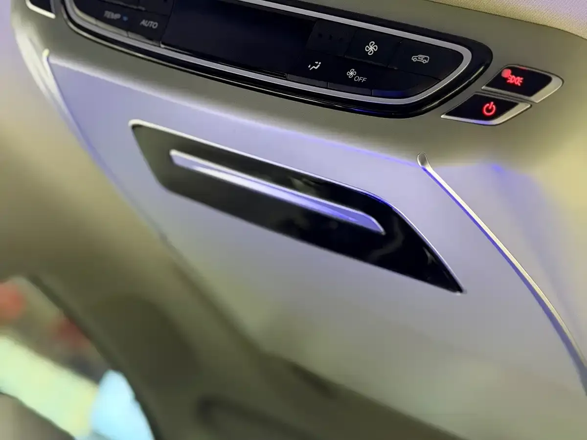 GAC Trumpchi Trumpchi M8 2023 Leading Series 390T Luxury Edition — Фото автомобиля 9