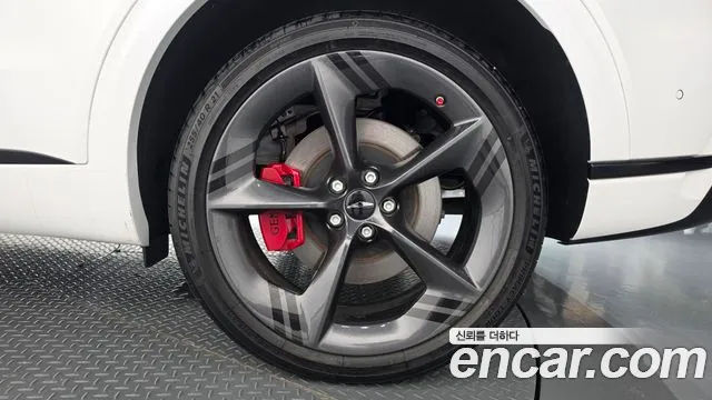Genesis GV70 — Фото автомобиля 6