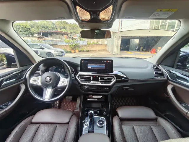 BMW iX3 — Фото автомобиля 12