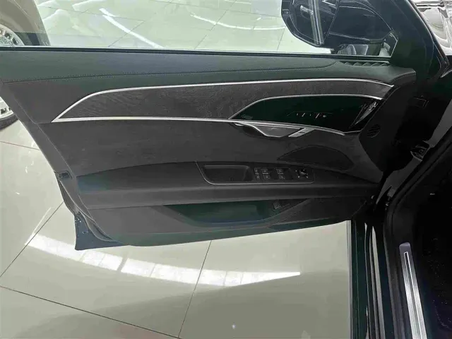 Audi A8 — Фото автомобиля 5