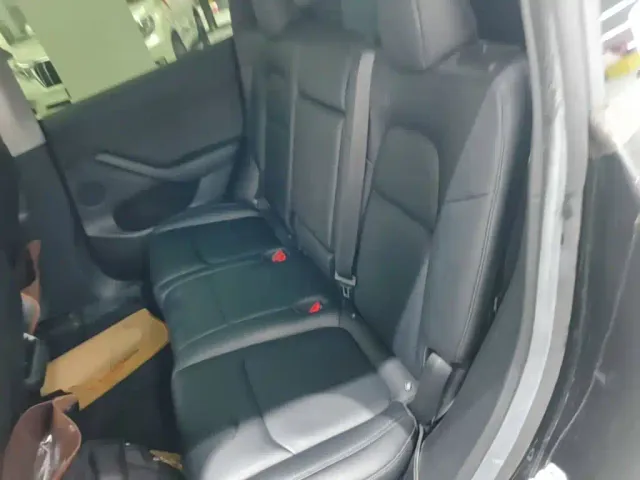 Tesla Model Y — Фото автомобиля 16