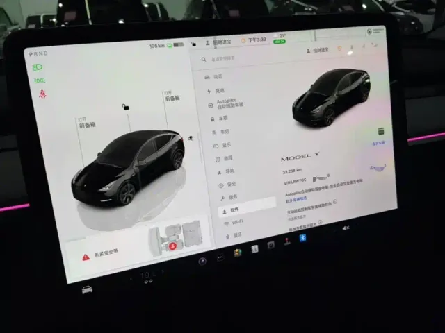 Tesla Model Y — Фото автомобиля 11