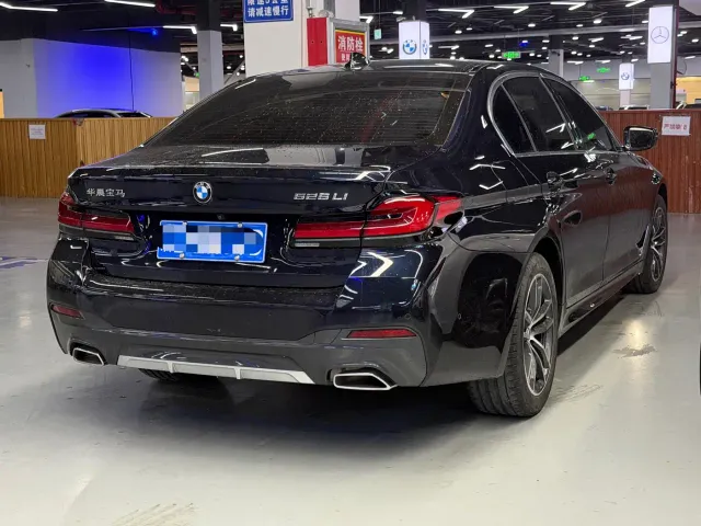 BMW 5 Series — Фото автомобиля 13