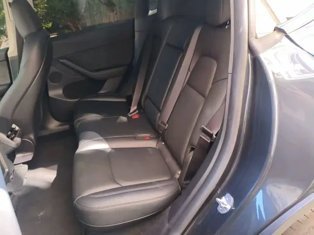 Tesla Model Y — Фото автомобиля 16