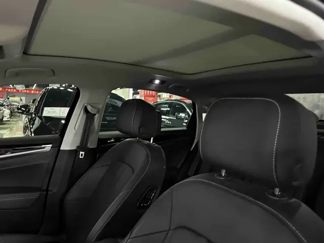 Volkswagen Passat — Фото автомобиля 8