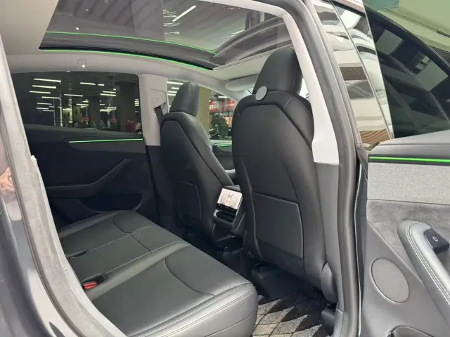 Tesla Model Y — Фото автомобиля 18