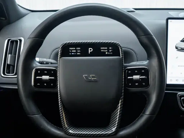 Li Auto L9 — Фото автомобиля 18