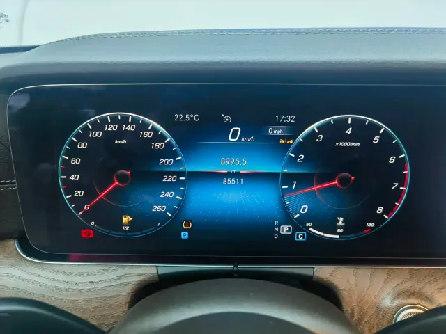 Mercedes-Benz E-Class — Фото автомобиля 8