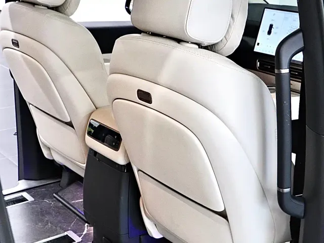 Li Auto MEGA — Фото автомобиля 17
