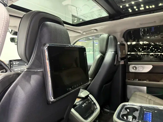 Lincoln Navigator — Фото автомобиля 10
