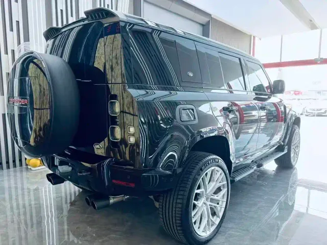 Land Rover Defender — Фото автомобиля 22