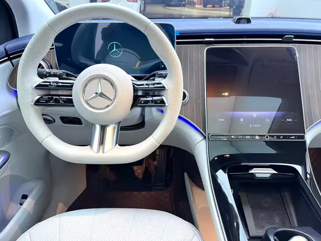 Mercedes-Benz EQE SUV — Фото автомобиля 11