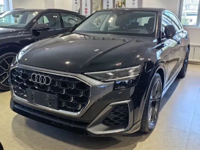Фотография автомобиля — Audi Q8