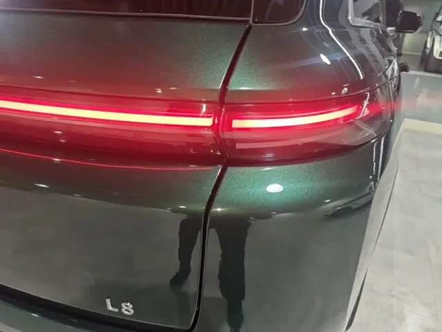 Li Auto L8 — Фото автомобиля 7