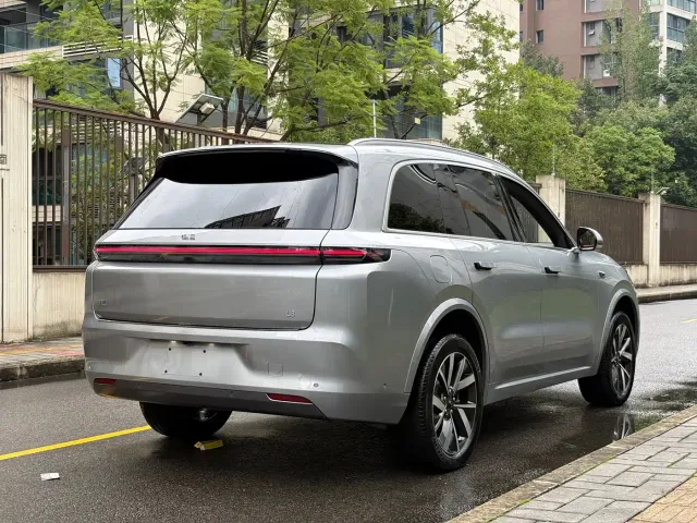 Li Auto L8 — Фото автомобиля 16