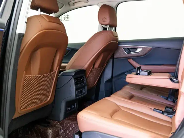 Audi Q7 — Фото автомобиля 7