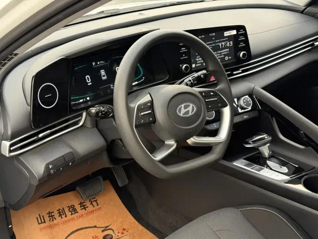 Hyundai Elantra — Фото автомобиля 6