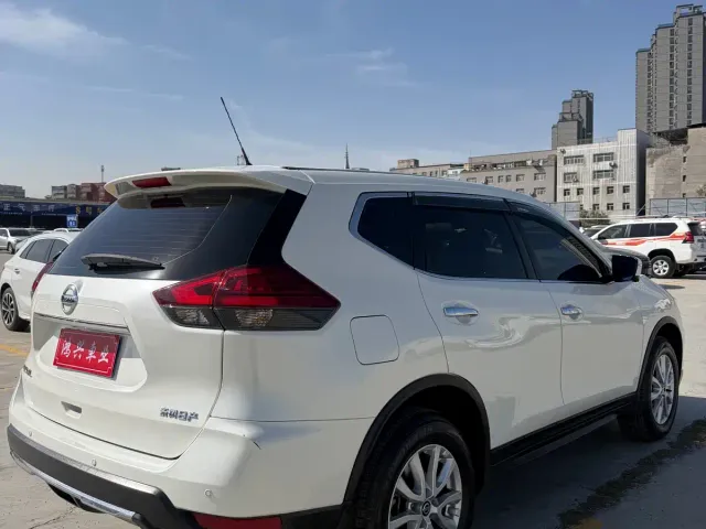 Nissan X-Trail — Фото автомобиля 4