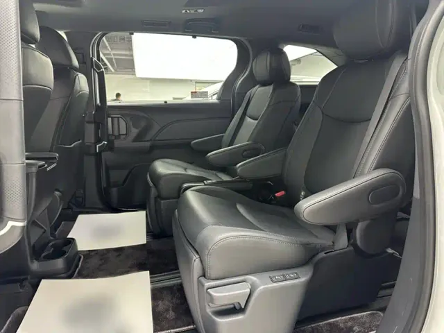 Toyota Sienna — Фото автомобиля 19
