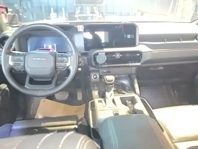 Toyota Prado — Фото автомобиля 12