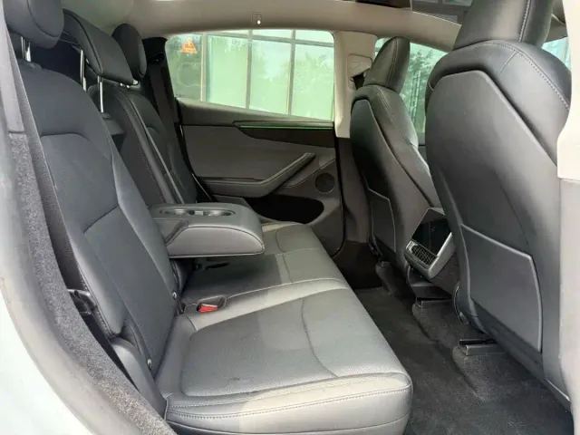 Tesla Model Y — Фото автомобиля 12