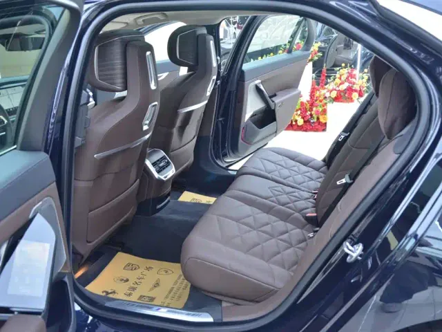 BMW 7 Series — Фото автомобиля 5