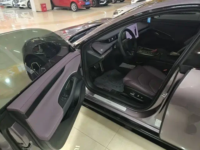 Xiaomi SU7 — Фото автомобиля 15