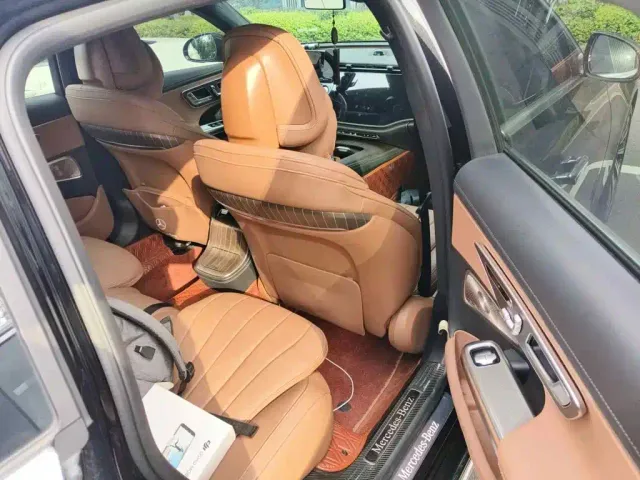 Mercedes-Benz E-Class — Фото автомобиля 11