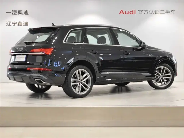 Audi Q7 — Фото автомобиля 4