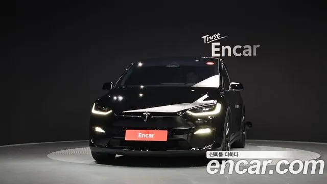 Tesla Model X — Фото автомобиля 3