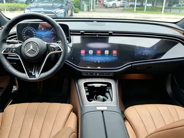 Mercedes-Benz E-Class — Фото автомобиля 4
