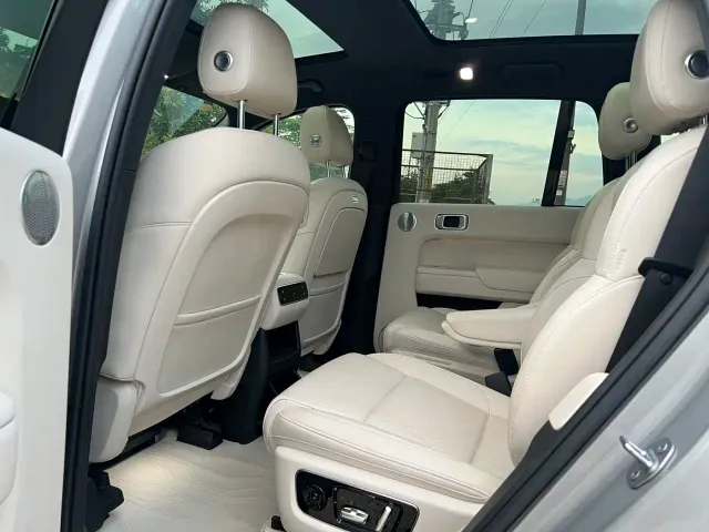Li Auto L8 — Фото автомобиля 11