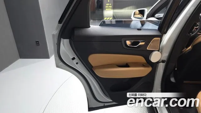 Volvo XC60 2nd Gen — Фото автомобиля 14