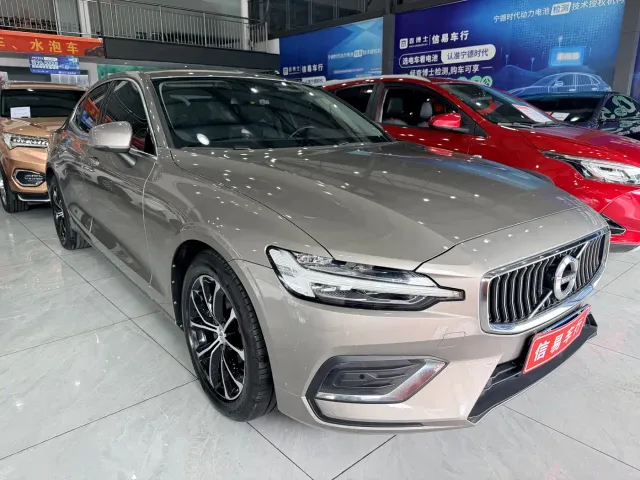 Volvo S60 — Фото автомобиля 15