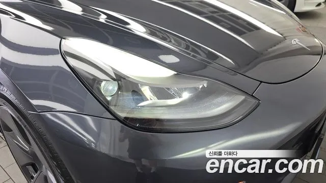 Tesla Model 3 — Фото автомобиля 22