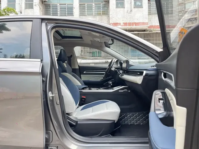 Geely Emgrand — Фото автомобиля 16