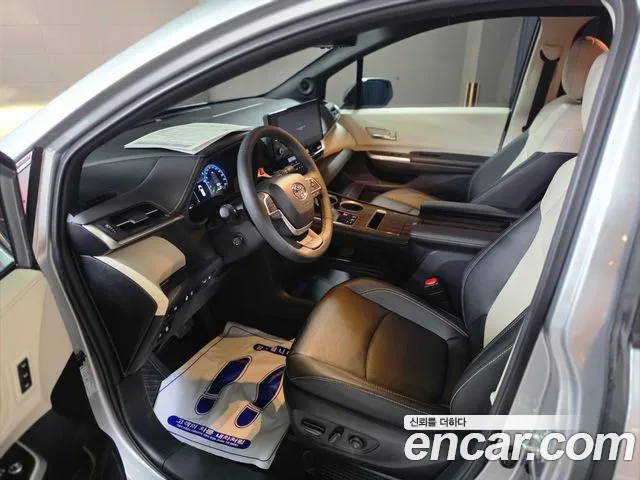 Toyota Sienna — Фото автомобиля 10