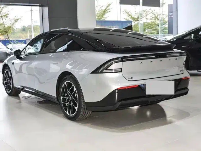 Xpeng P7+ — Фото автомобиля 8