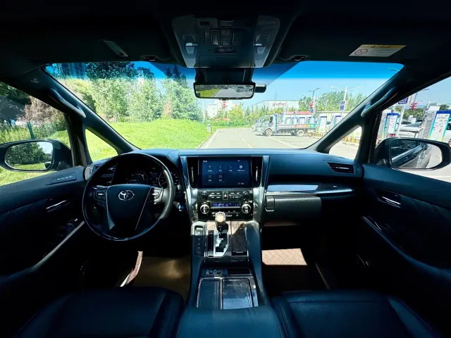 Toyota Vellfire — Фото автомобиля 3