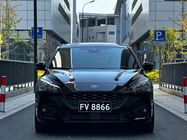 Ford Focus — Фото автомобиля 4